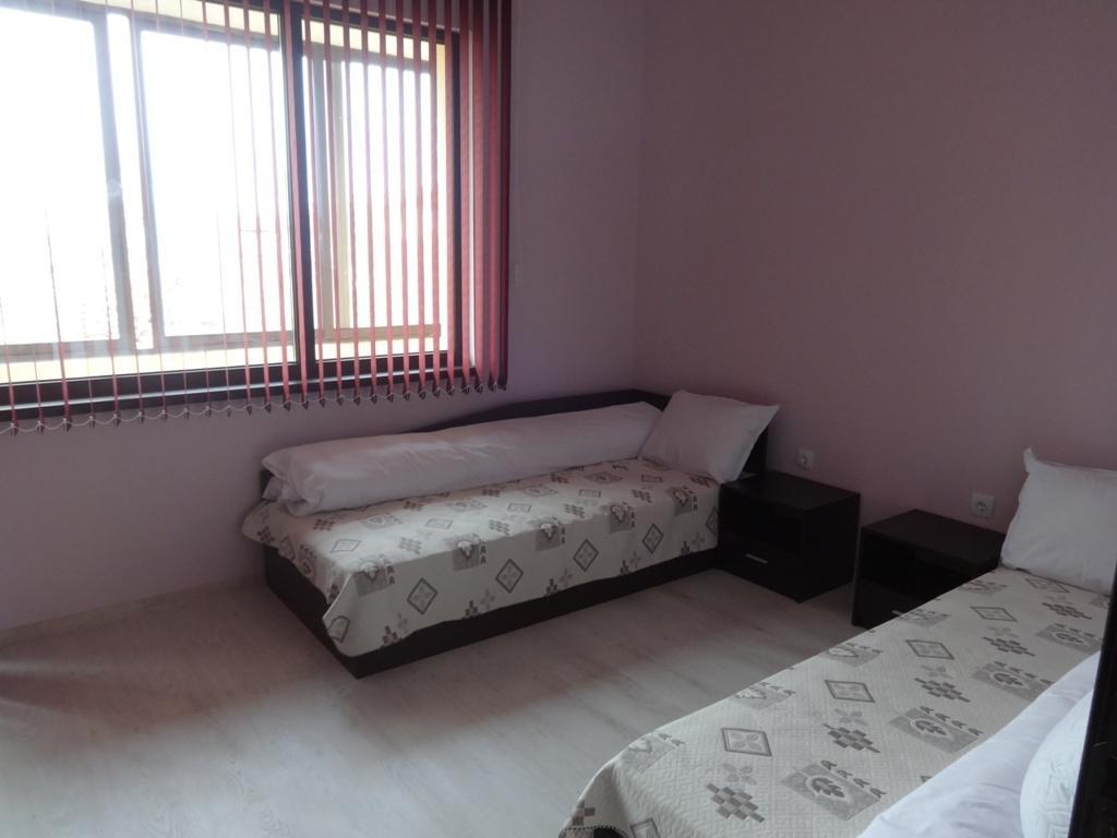 Guest House Karaulanov Elhovo  Εξωτερικό φωτογραφία