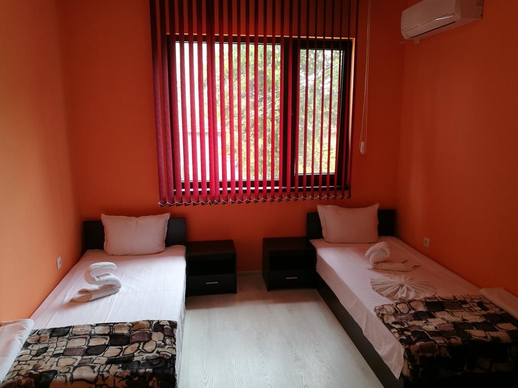 Guest House Karaulanov Elhovo  Εξωτερικό φωτογραφία