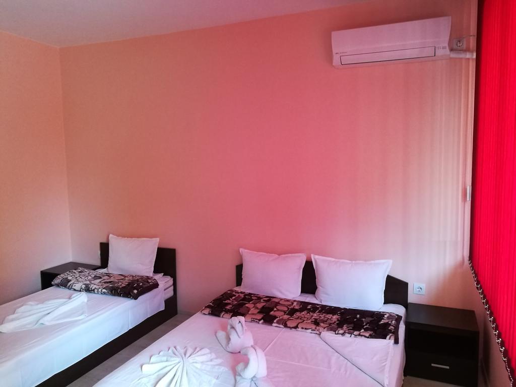 Guest House Karaulanov Elhovo  Εξωτερικό φωτογραφία