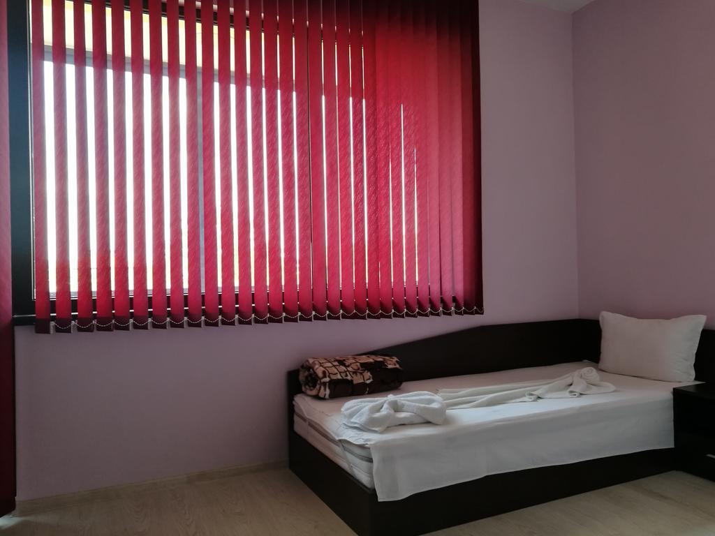Guest House Karaulanov Elhovo  Εξωτερικό φωτογραφία