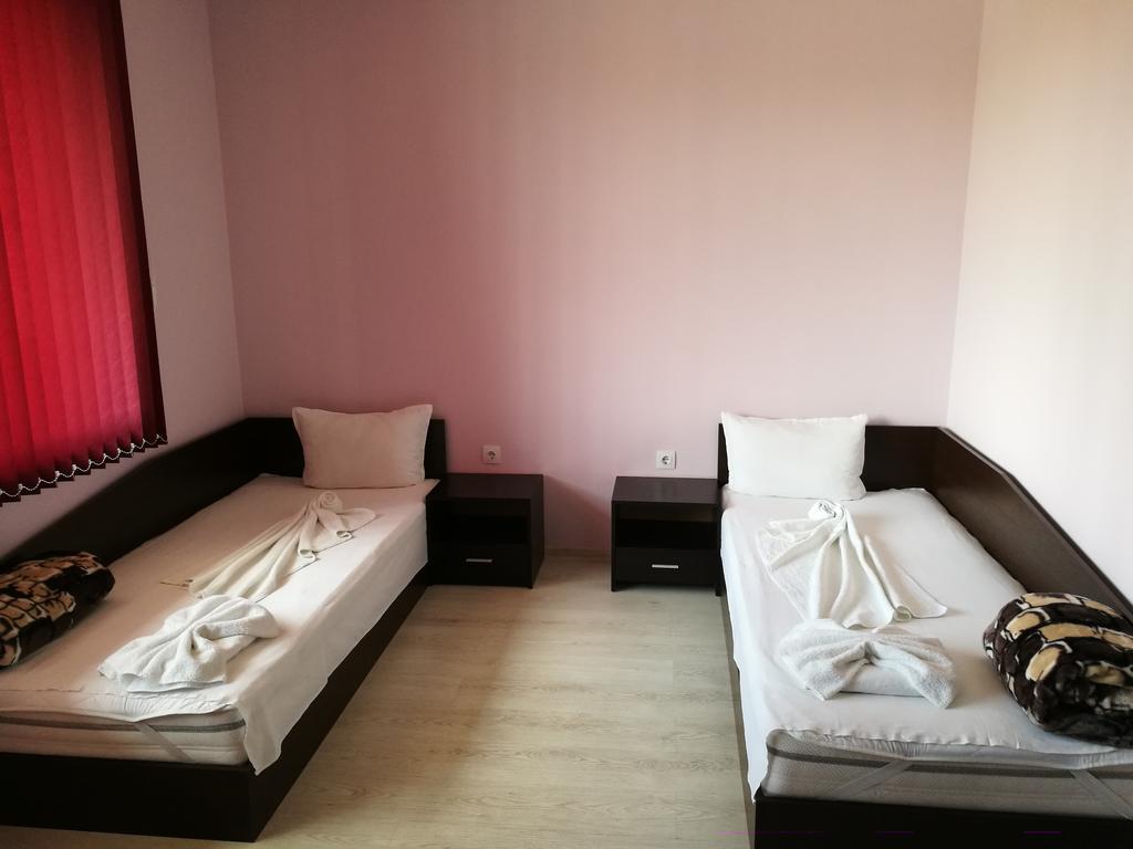 Guest House Karaulanov Elhovo  Εξωτερικό φωτογραφία
