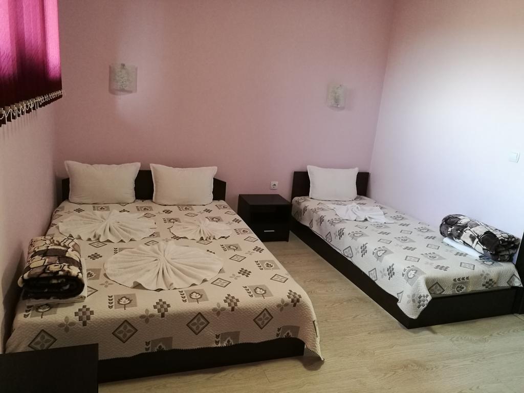 Guest House Karaulanov Elhovo  Εξωτερικό φωτογραφία